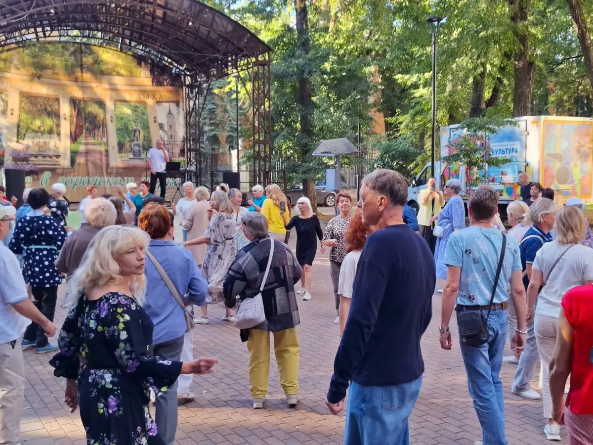 Вечером в Парке культуры и отдыха Калуги состоялся яркий танцевальный вече?