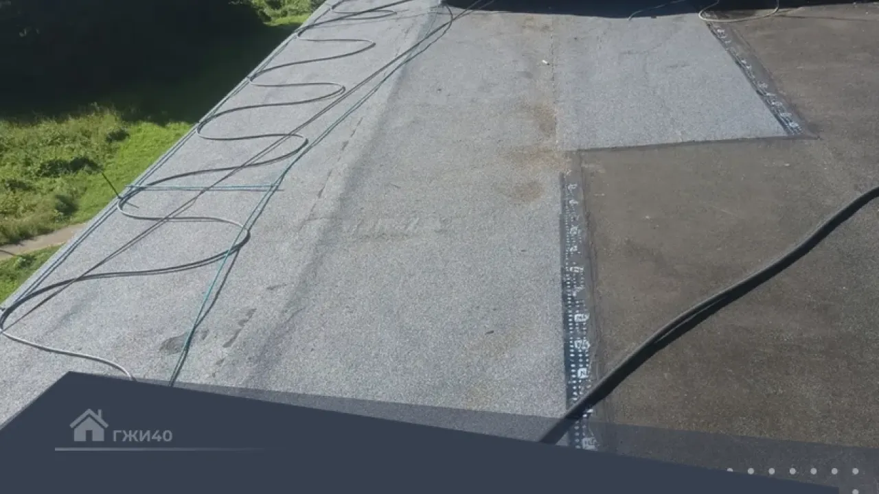 Устранены нарушения кровли в доме 5 по ул. Некрасова в Боровске