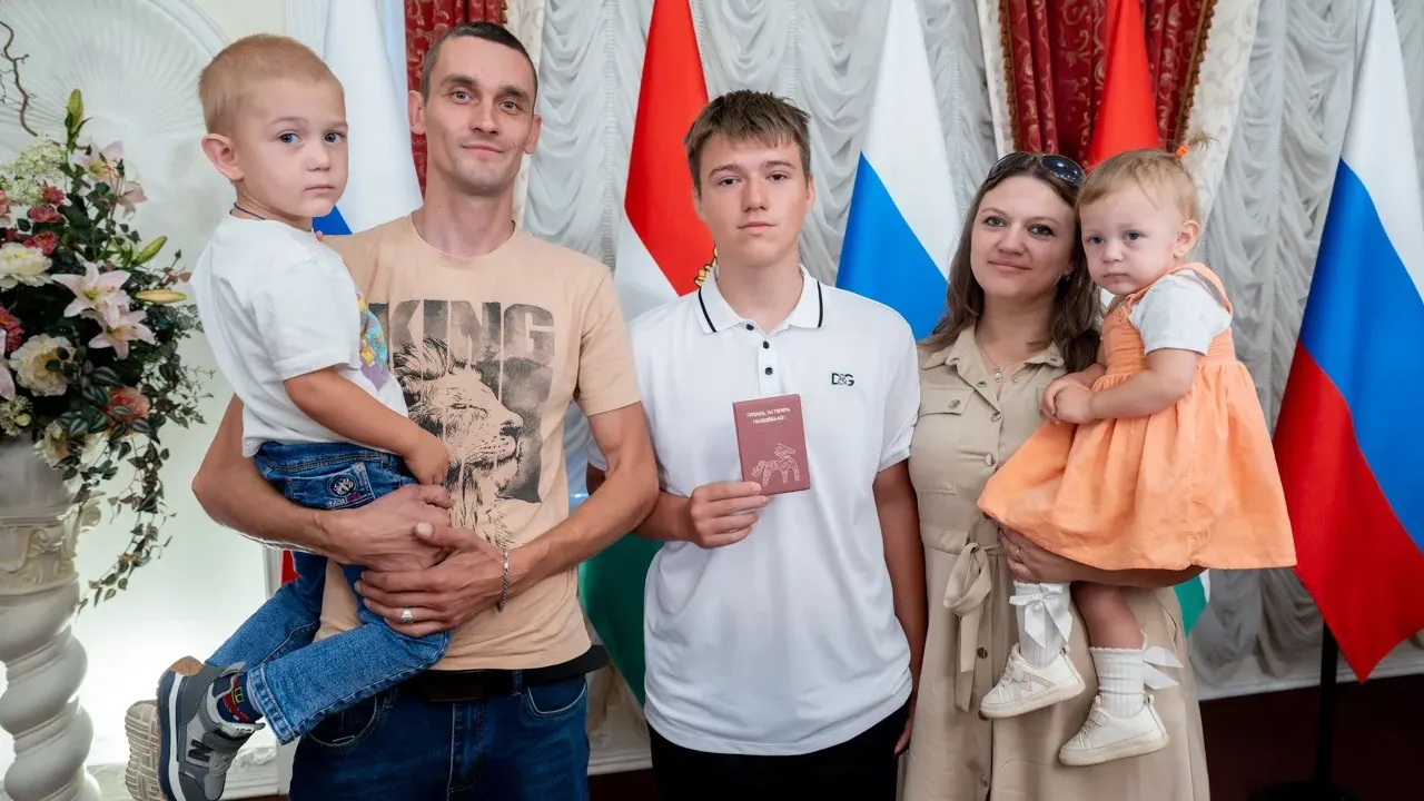 Молодежь Калужской области получила первые паспорта
